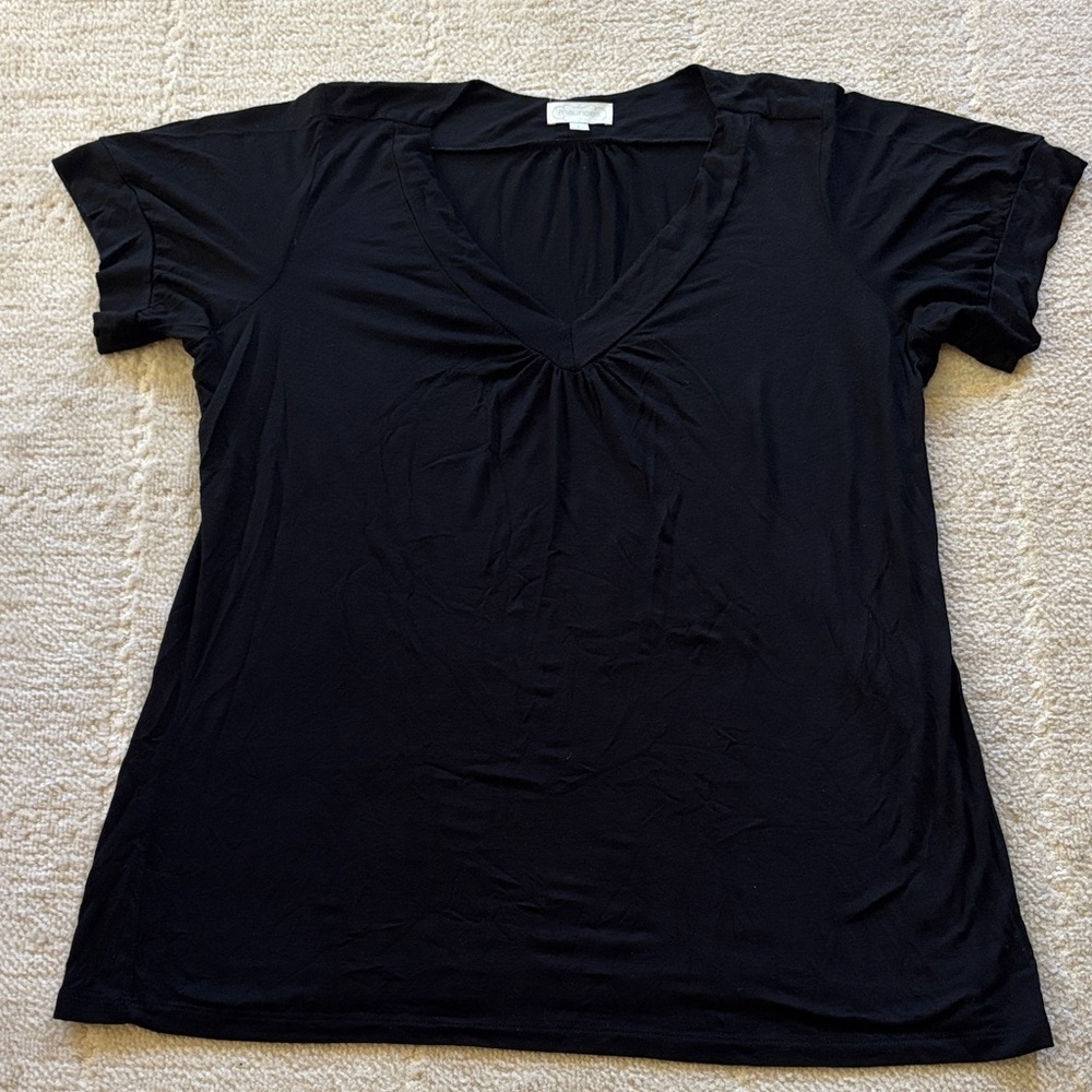 Maurices Black Short Sleeve V-Neck Tee